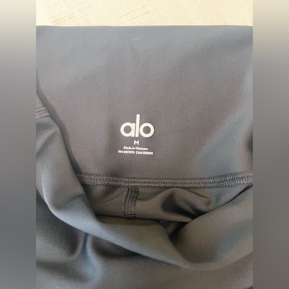 ALO Yoga Classic Black Leggings - Picture 6 of 8